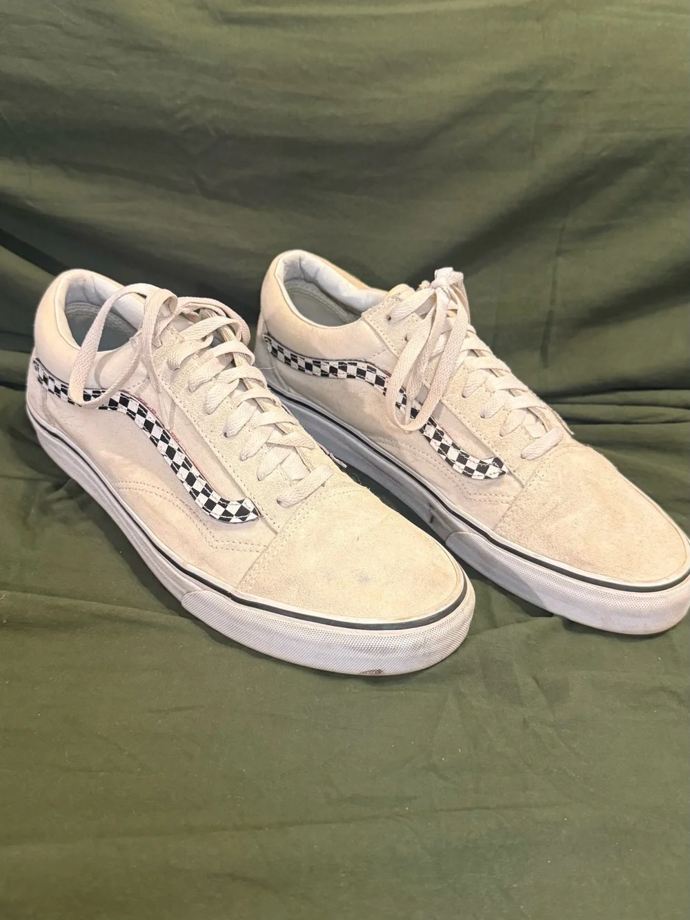 Vans Low-Top Sneakers with Red Checker Stripe on Cream Upper